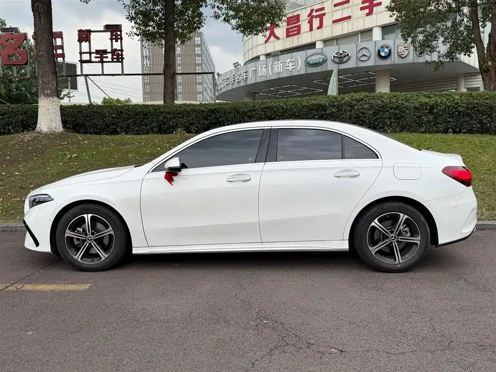 Mercedes-Benz A-Class 2023 — фото 3