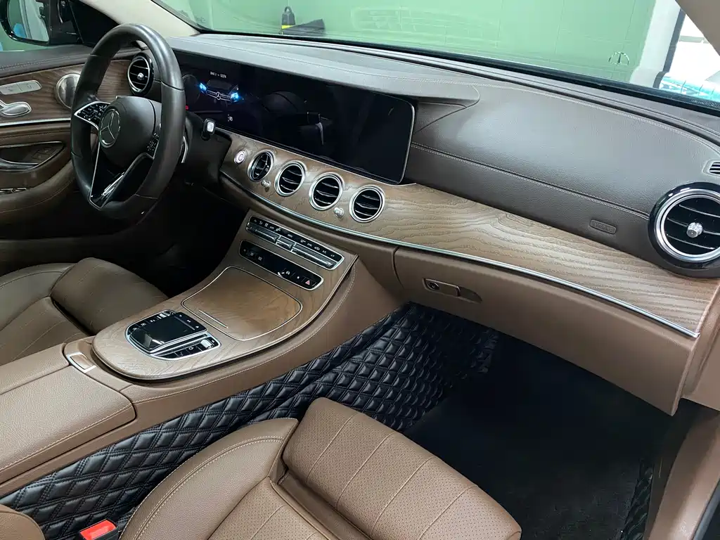 Mercedes-Benz E-Class 2021 — фото 16
