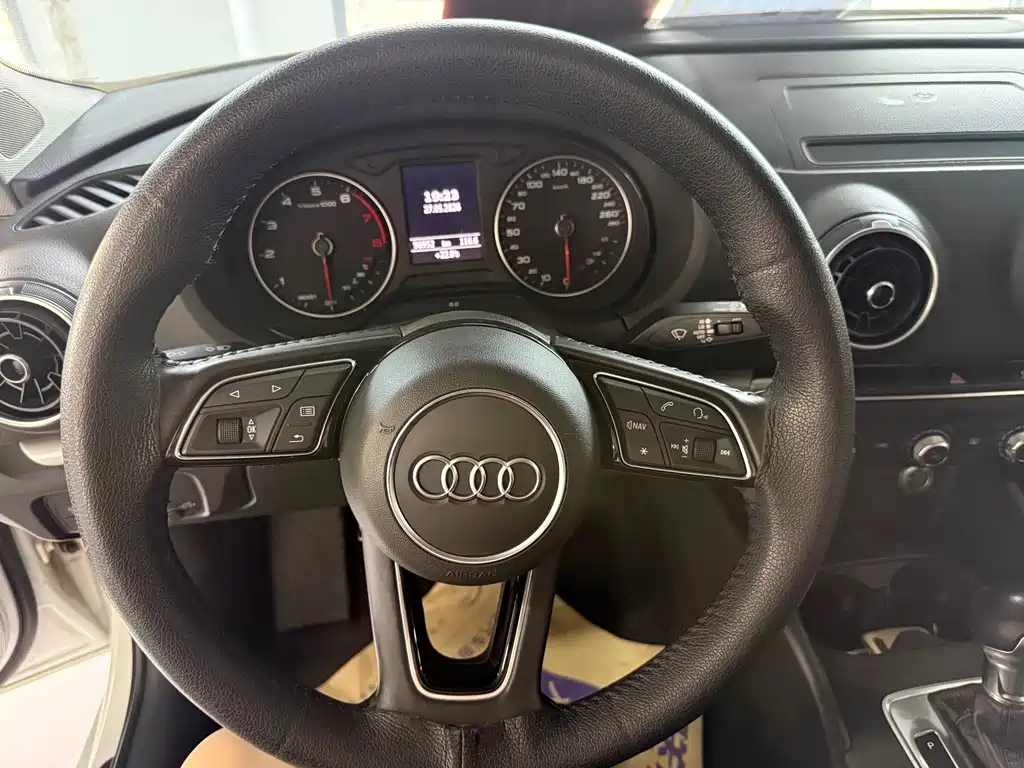 Audi A3 2019 — фото 11