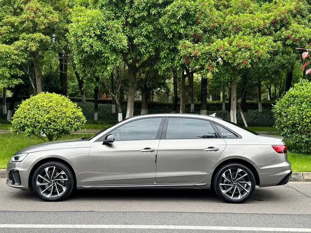 Audi A4L 2023 — фото 3