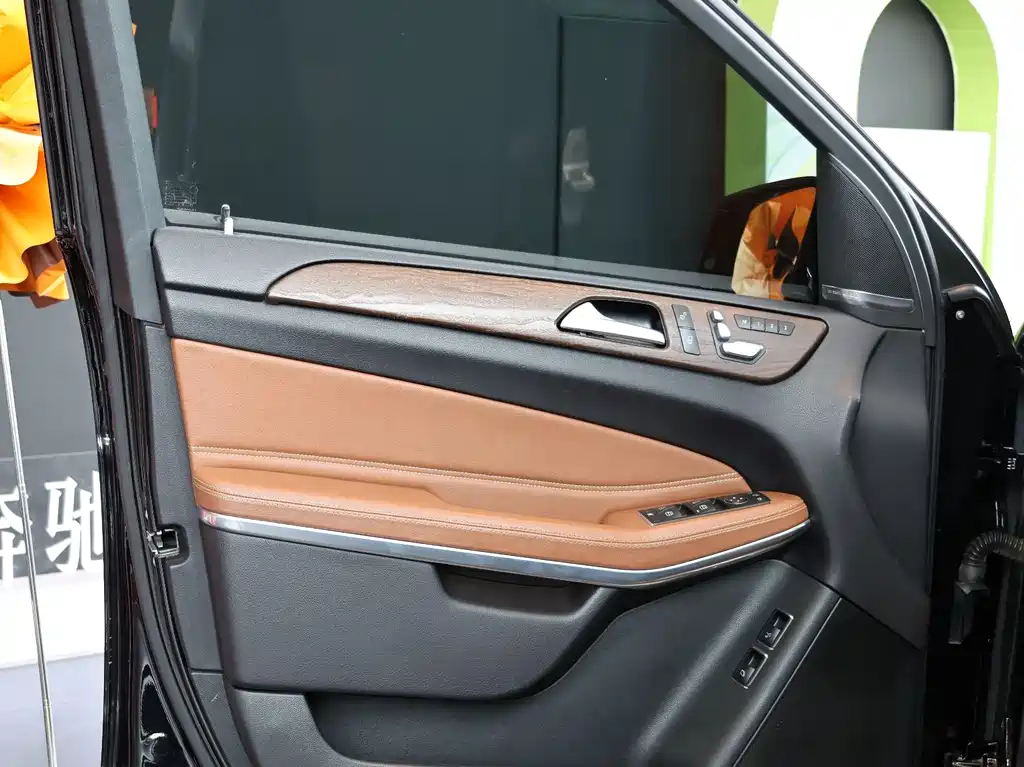 Mercedes-Benz GLS 2016 — фото 12