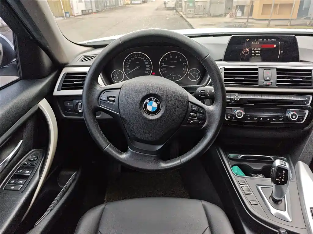 BMW 3 Series 2015 — фото 11