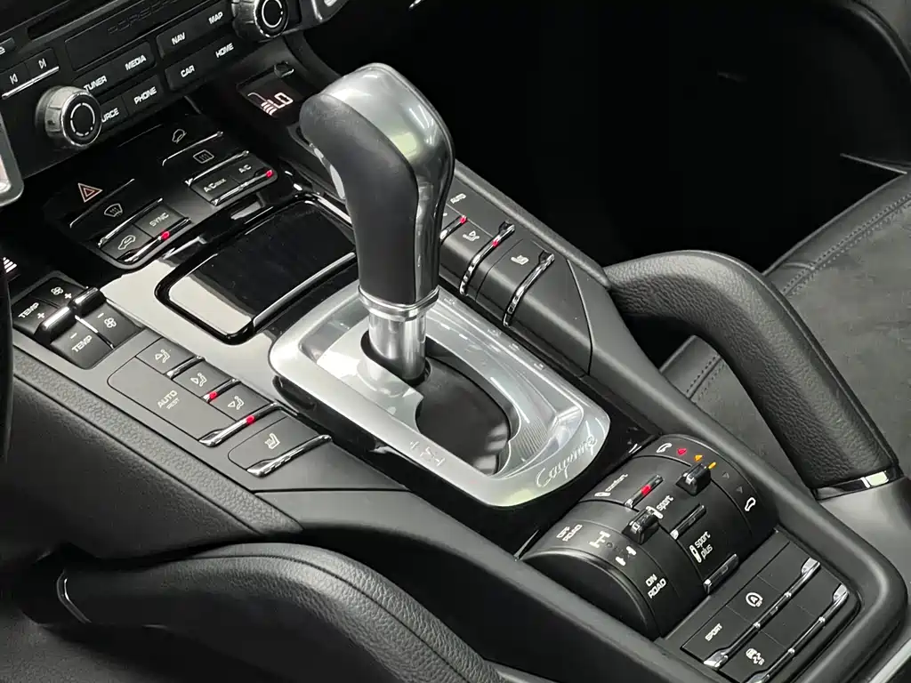 Porsche Cayenne 2018 — фото 12