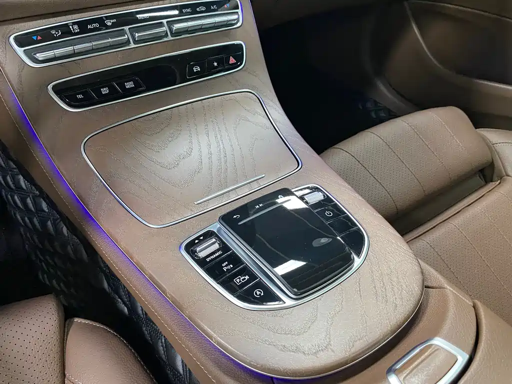Mercedes-Benz E-Class 2021 — фото 15