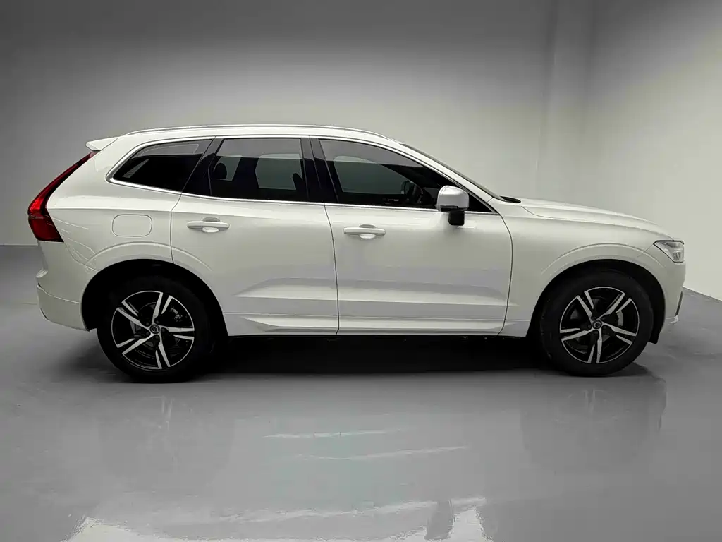 Volvo XC60 2018 — фото 19