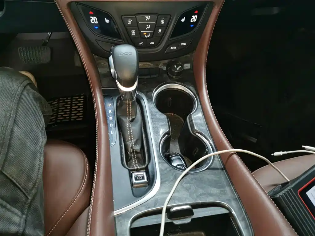 Buick Envision Plus 2016 — фото 10