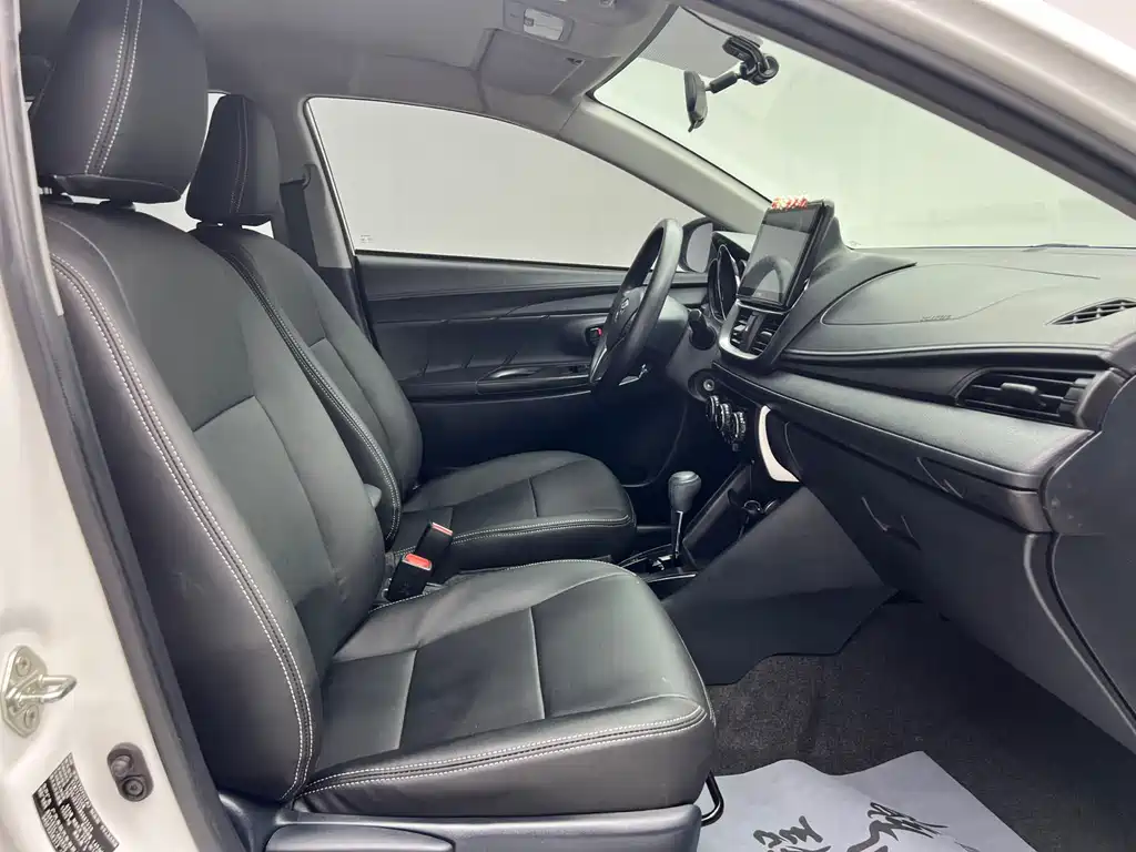 Toyota Yaris L 2021 — фото 10