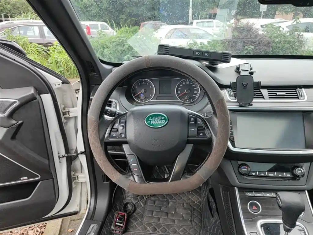 Landwind X7 2015 — фото 11