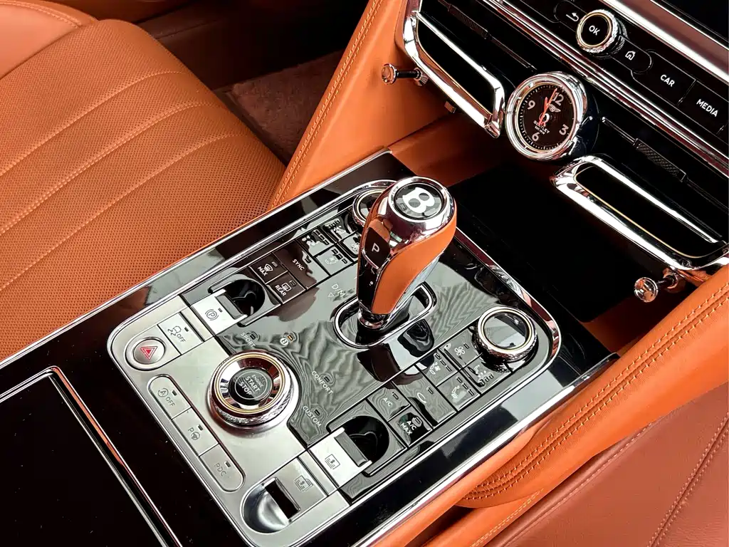 Bentley Flying Spur 2021 — фото 18