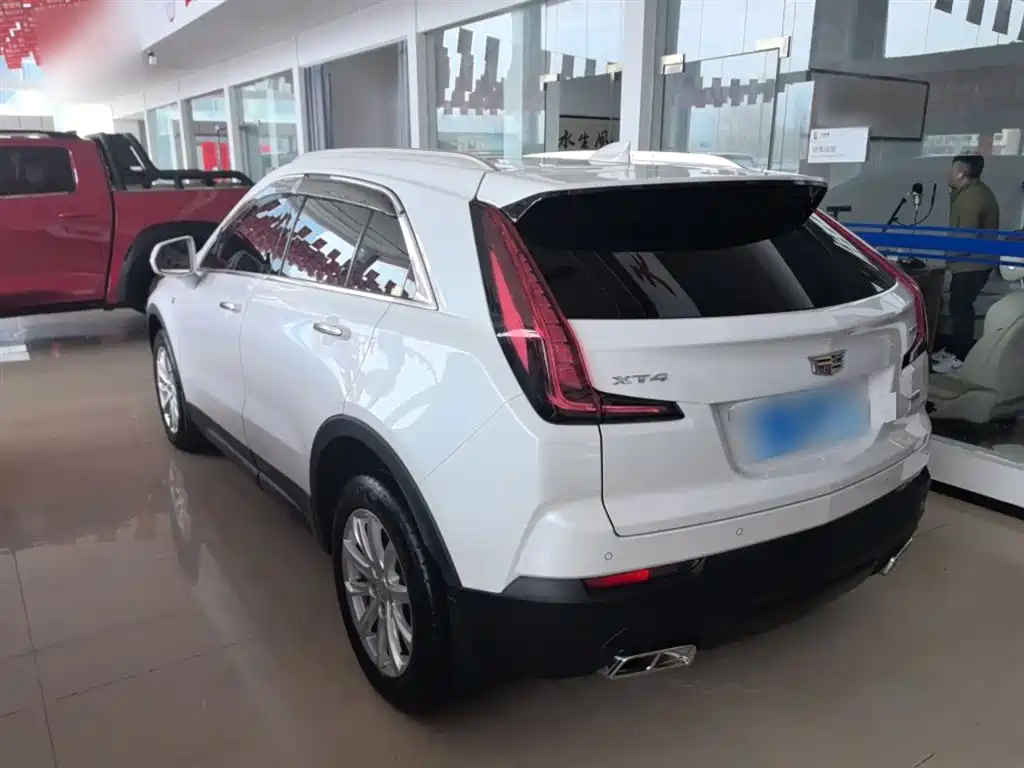 Cadillac XT4 2022 — фото 23