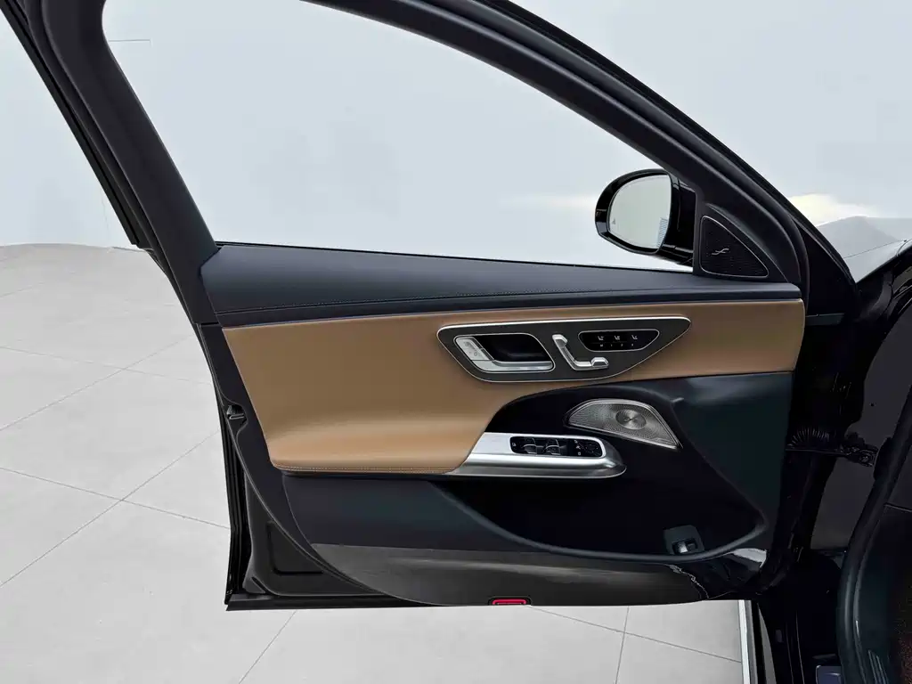 Mercedes-Benz E-Class 2025