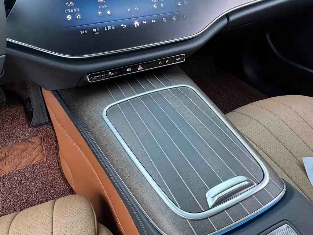 Mercedes-Benz E-Class 2025 — фото 11