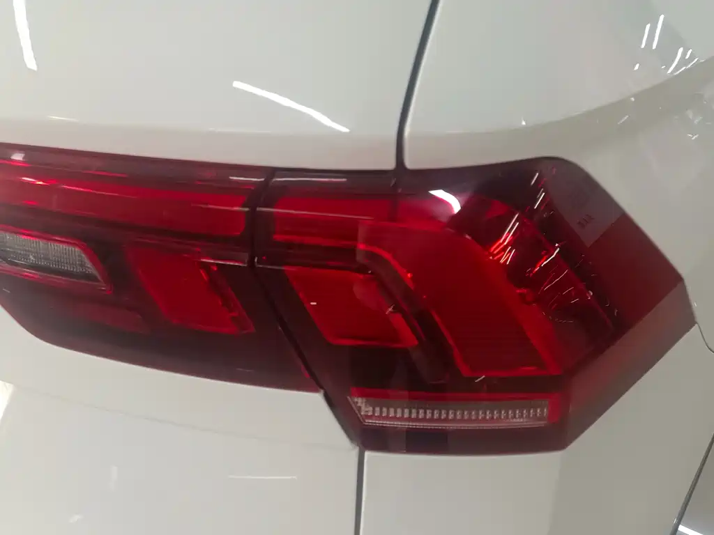 Volkswagen Tiguan L 2021 — фото 16