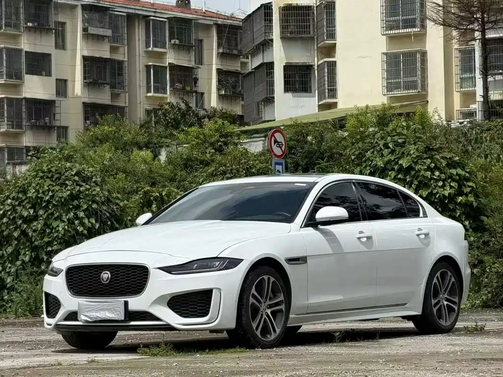 Jaguar XEL 2024 — фото 1