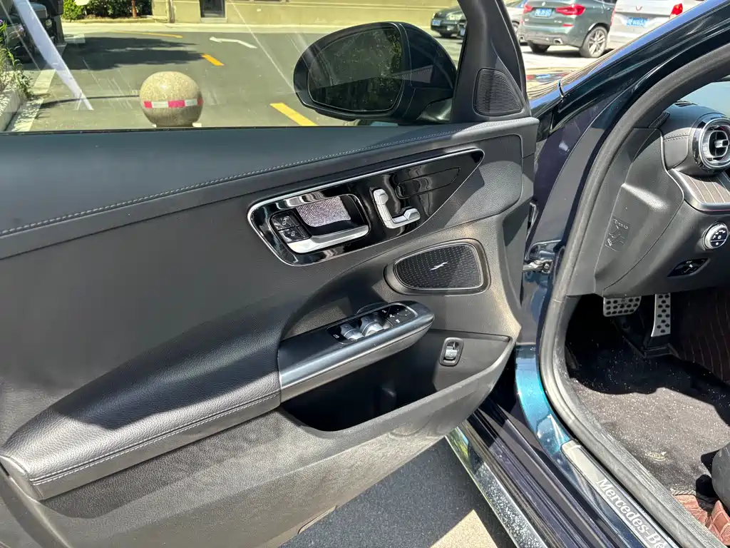 Mercedes-Benz C-Class 2023