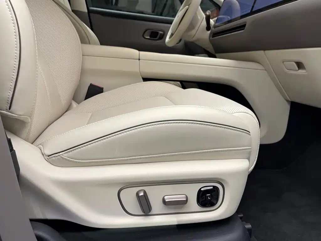Li Auto i8 2025 — фото 17