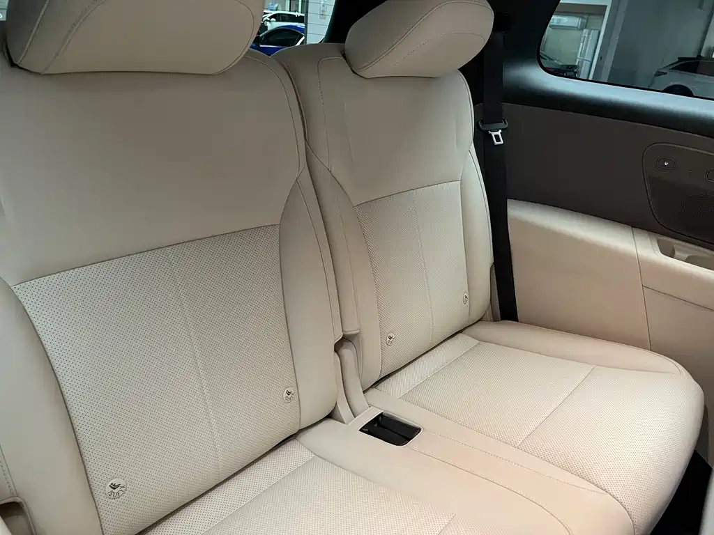 Li Auto i8 2025 — фото 16