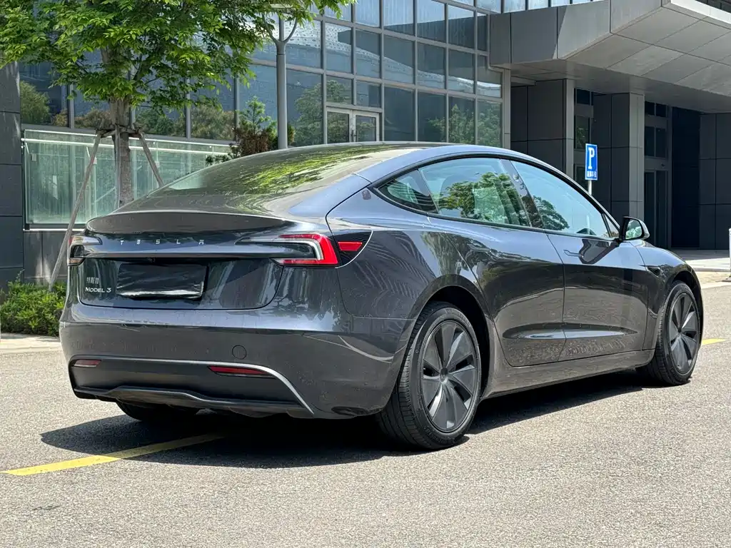 Tesla Model 3 2024 — фото 16