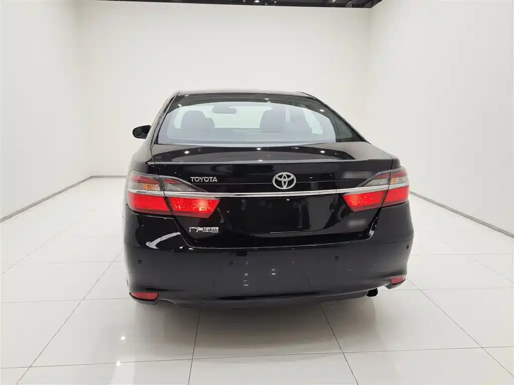 Toyota Camry 2015 — фото 6