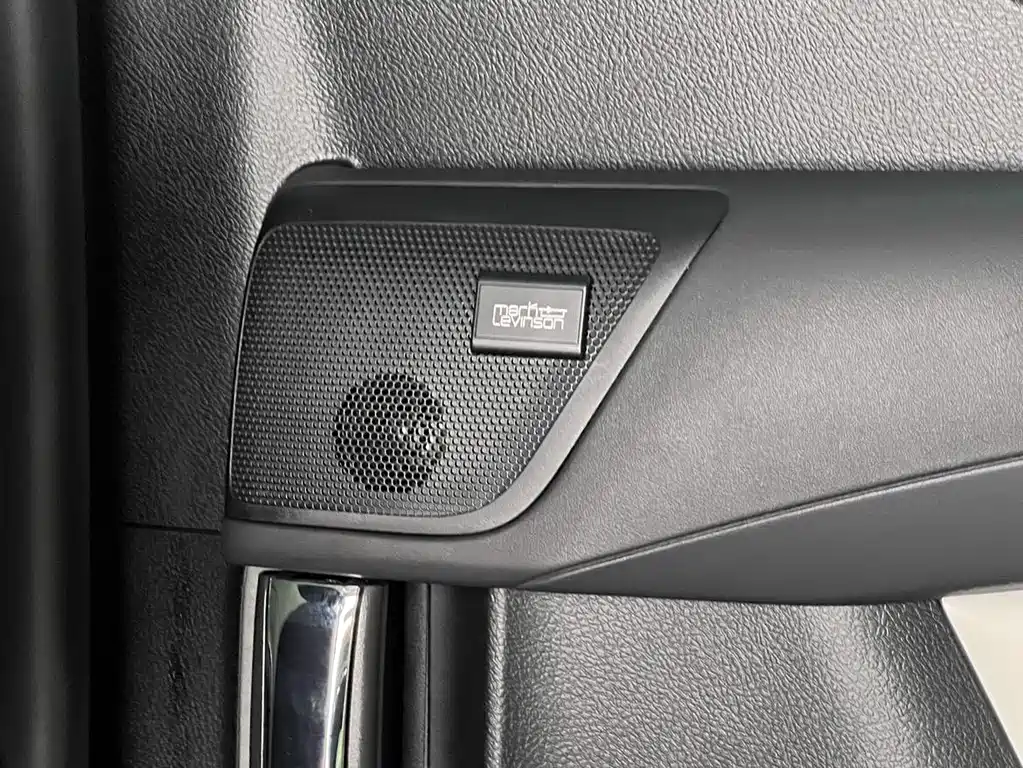 Lexus LM 2022 — фото 27