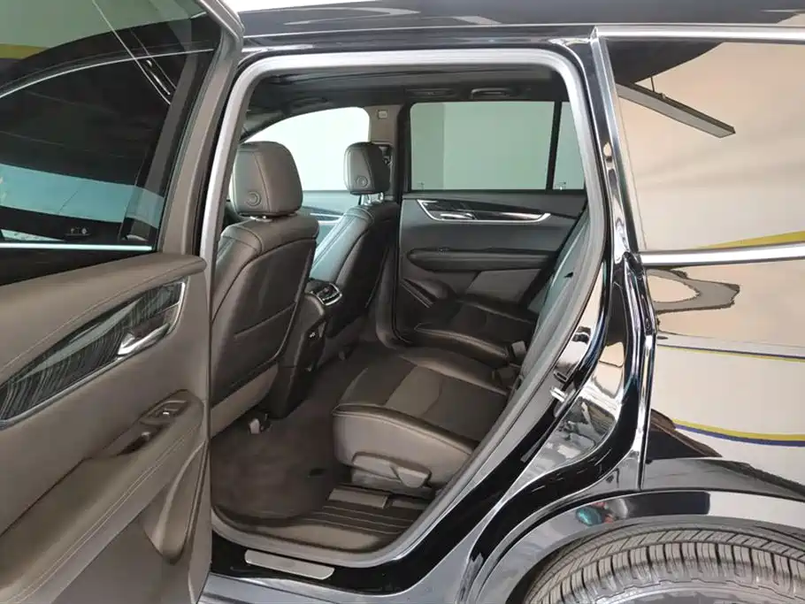 Cadillac XT6 2022 — фото 11