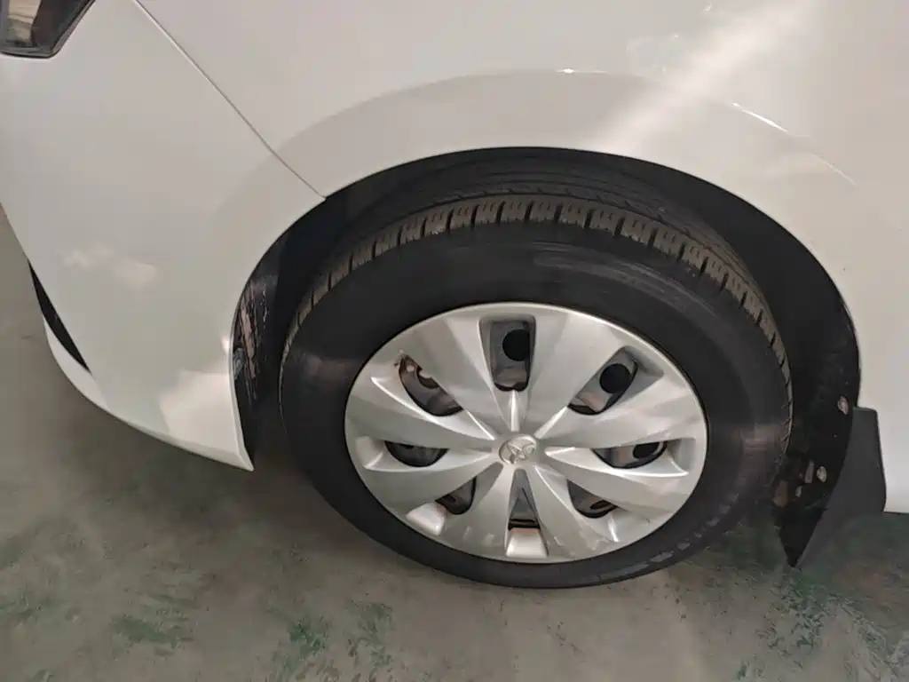 Toyota Yaris L 2017 — фото 23