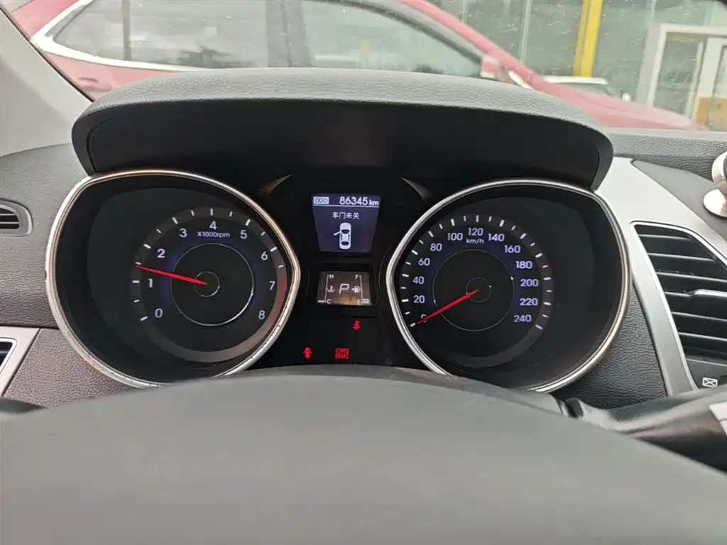 Hyundai Elantra Langdong 2017 — фото 12