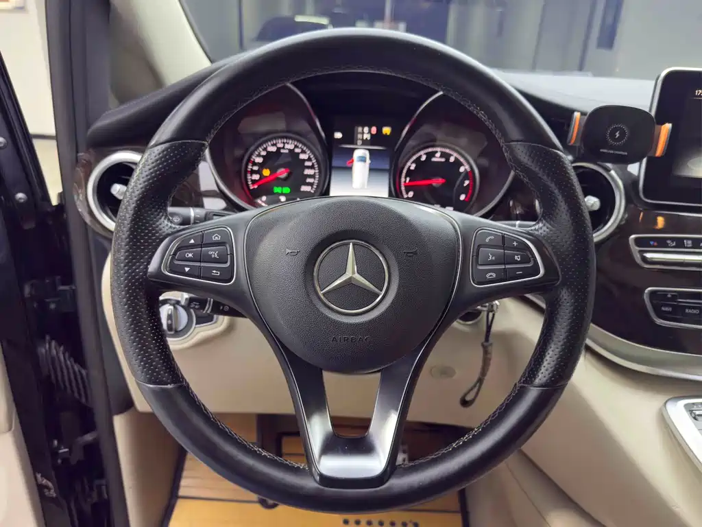Mercedes-Benz V-Class 2018 — фото 7
