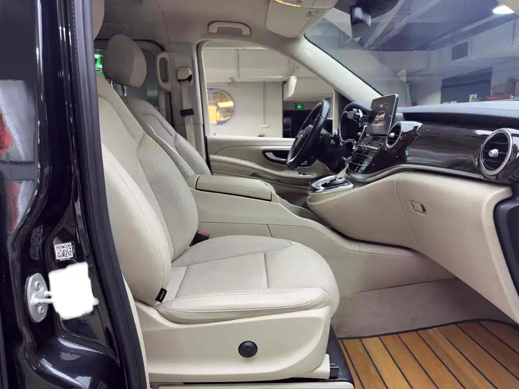Mercedes-Benz V-Class 2018 — фото 14