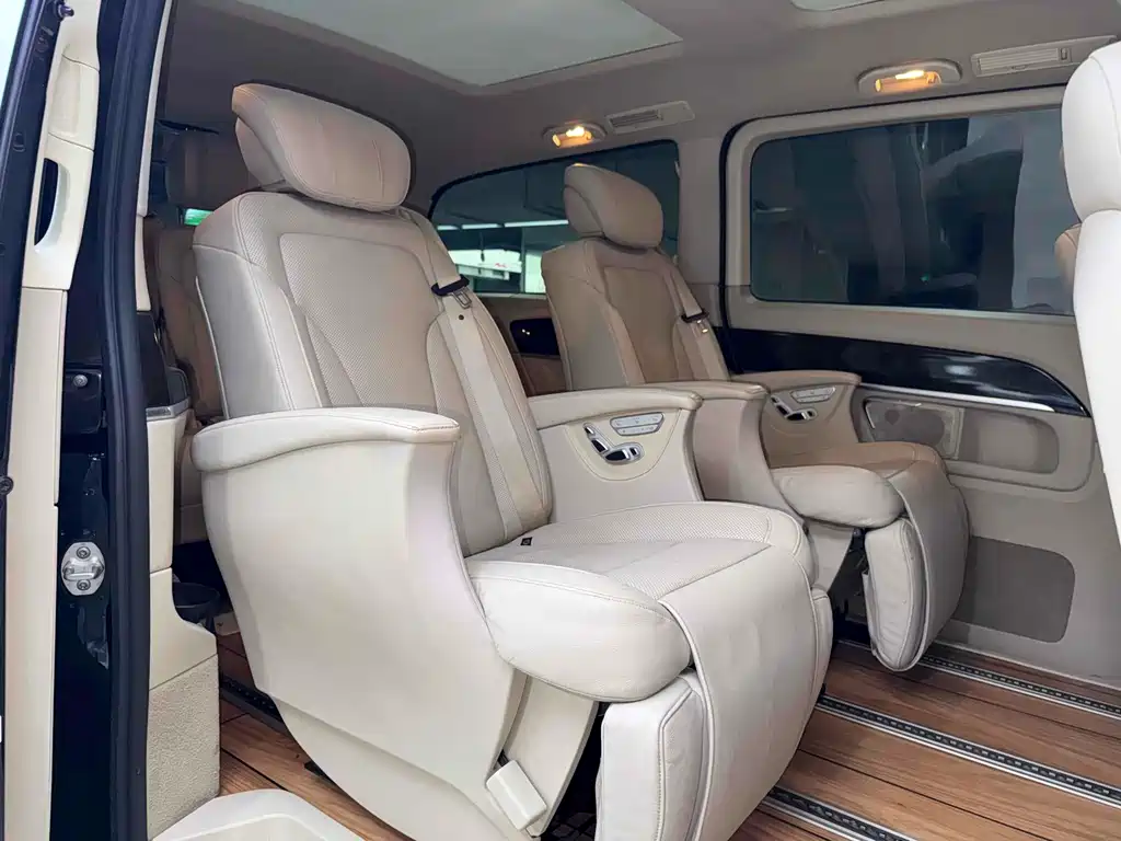 Mercedes-Benz V-Class 2018 — фото 18