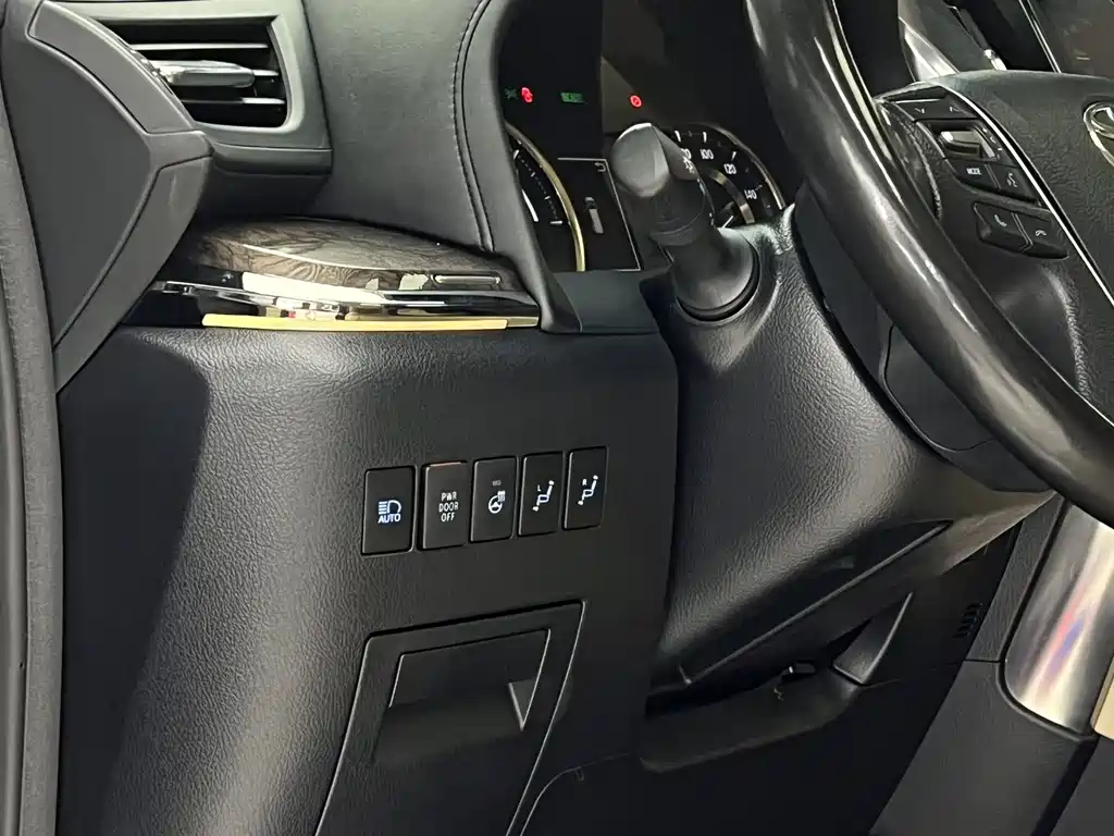 Toyota Vellfire 2020 — фото 11