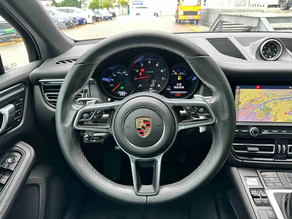Porsche Macan 2020 — фото 13