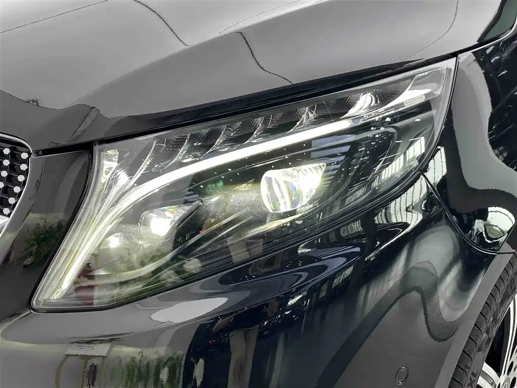 Mercedes-Benz V-Class 2024 — фото 11