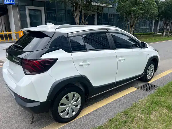 Toyota Yaris L 2022