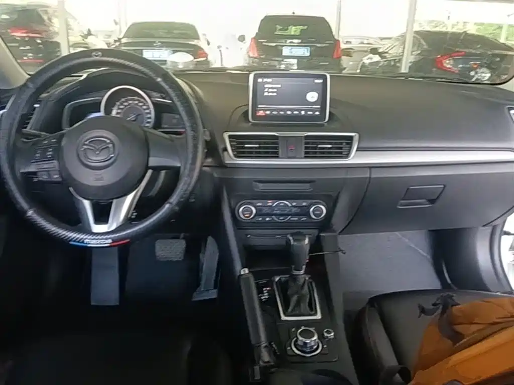 Mazda 3 Axela 2016 — фото 10