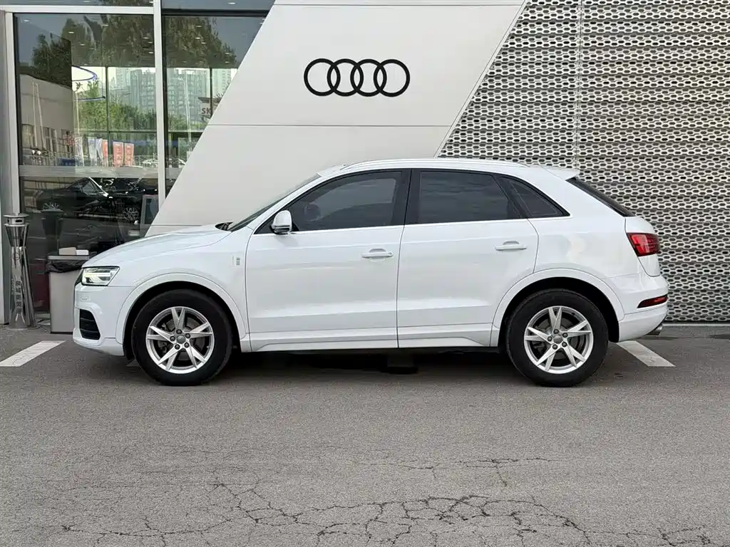 Audi Q3 2017 — фото 17