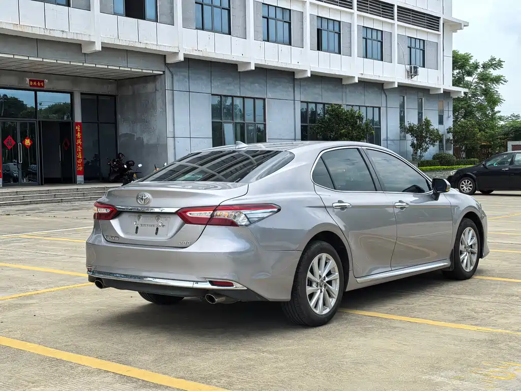Toyota Camry 2024 — фото 9