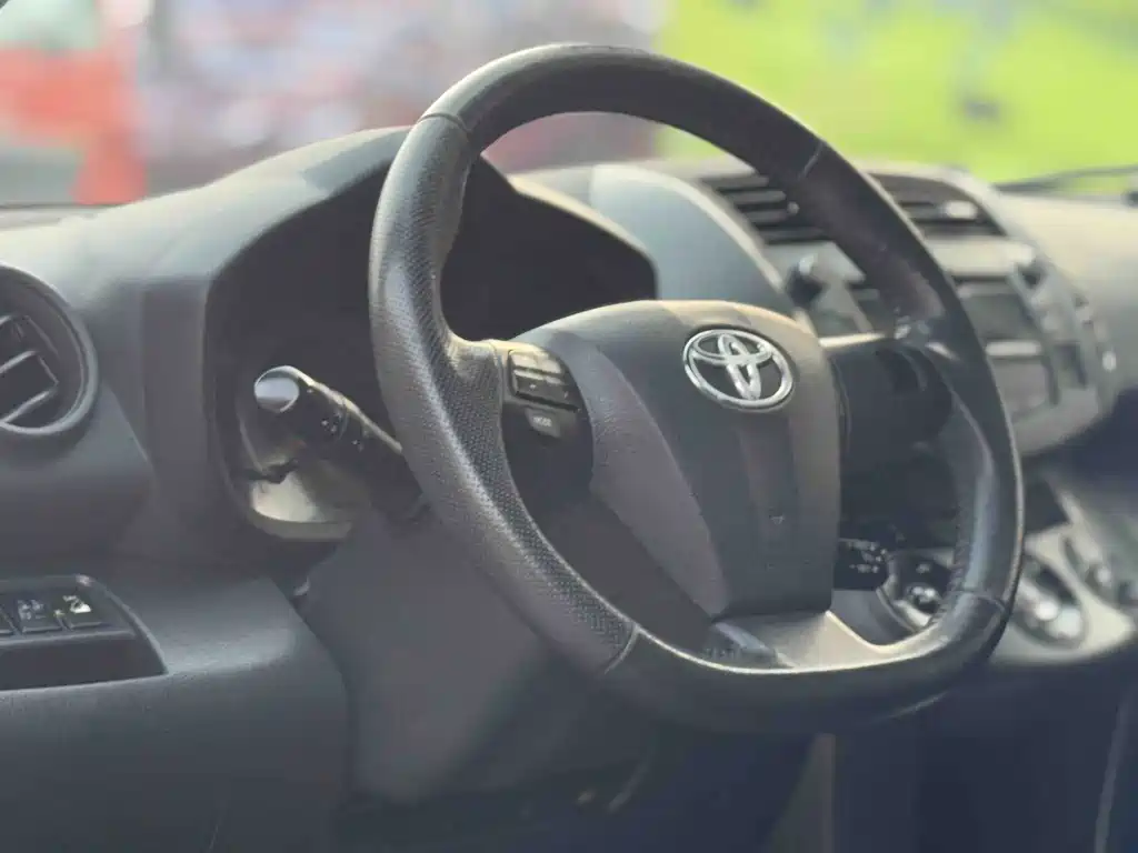 Toyota RAV4 2013 — фото 23