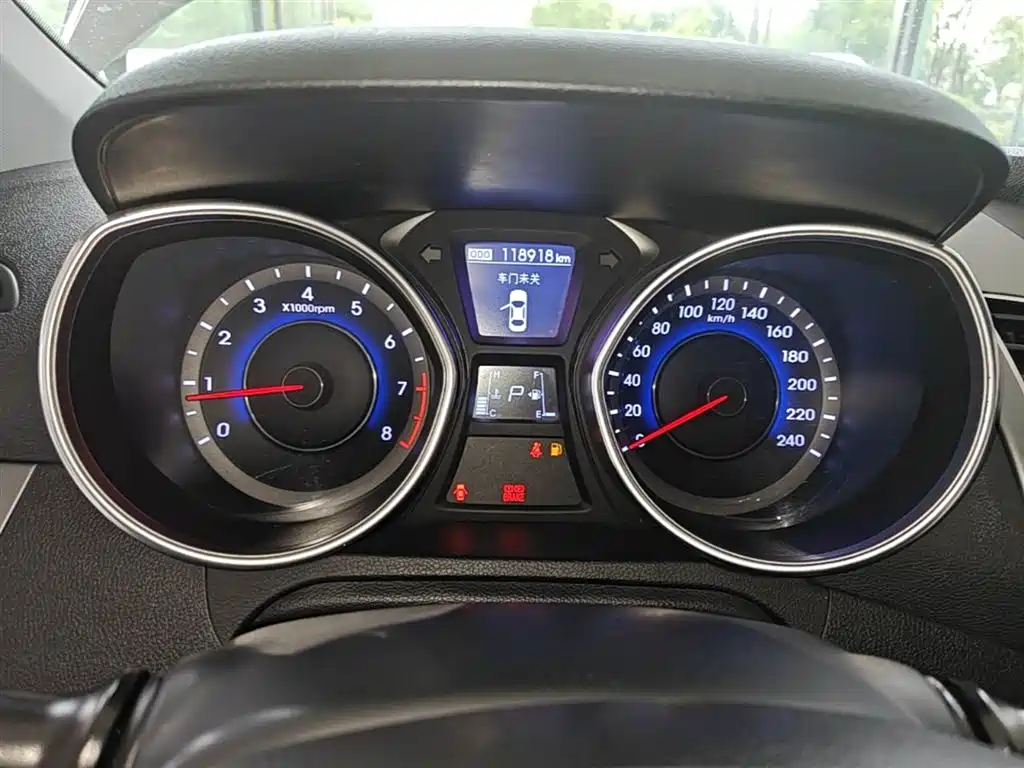 Hyundai Elantra Langdong 2016 — фото 12