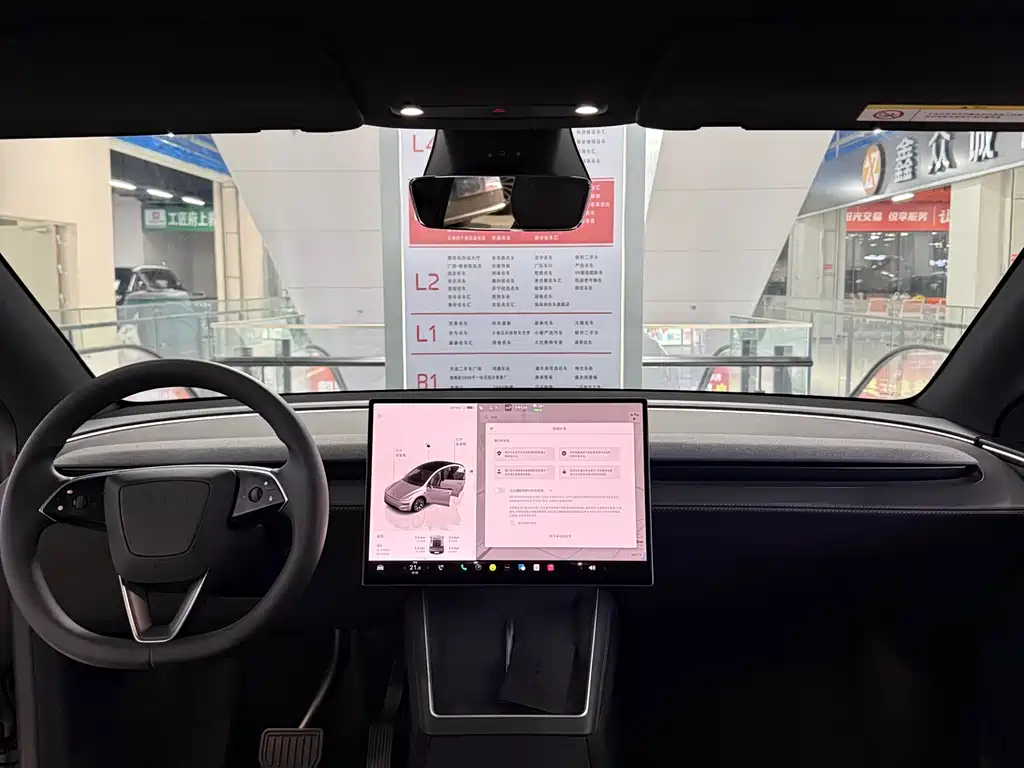 Tesla Model Y L 2026