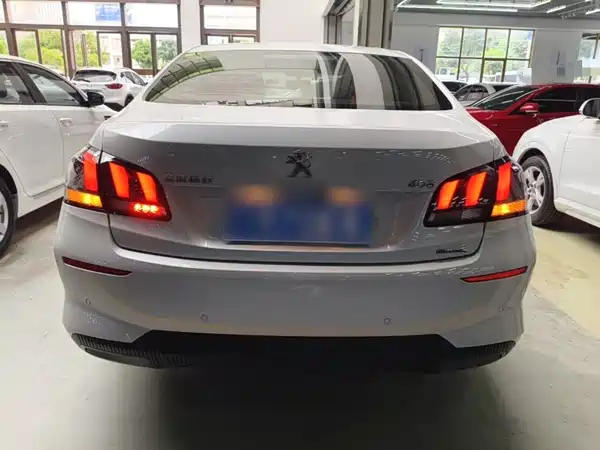 Peugeot 408 2021
