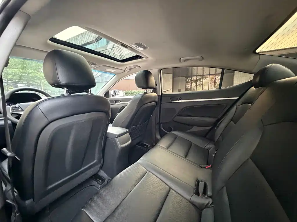 Hyundai Elantra 2017 — фото 9