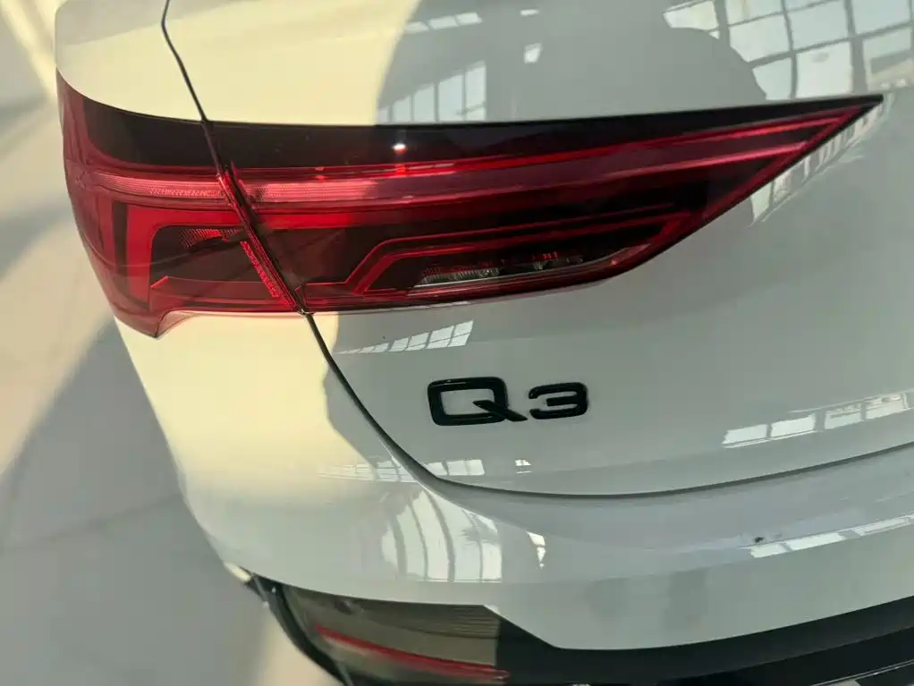 Audi Q3 Sportback 2023 — фото 12