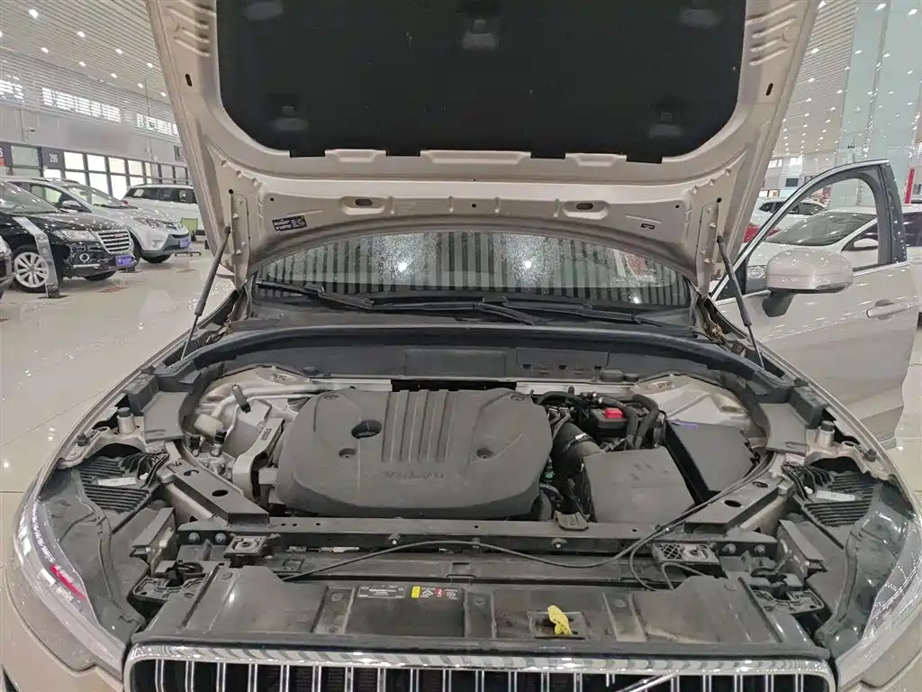 Volvo XC60 2023 — фото 20
