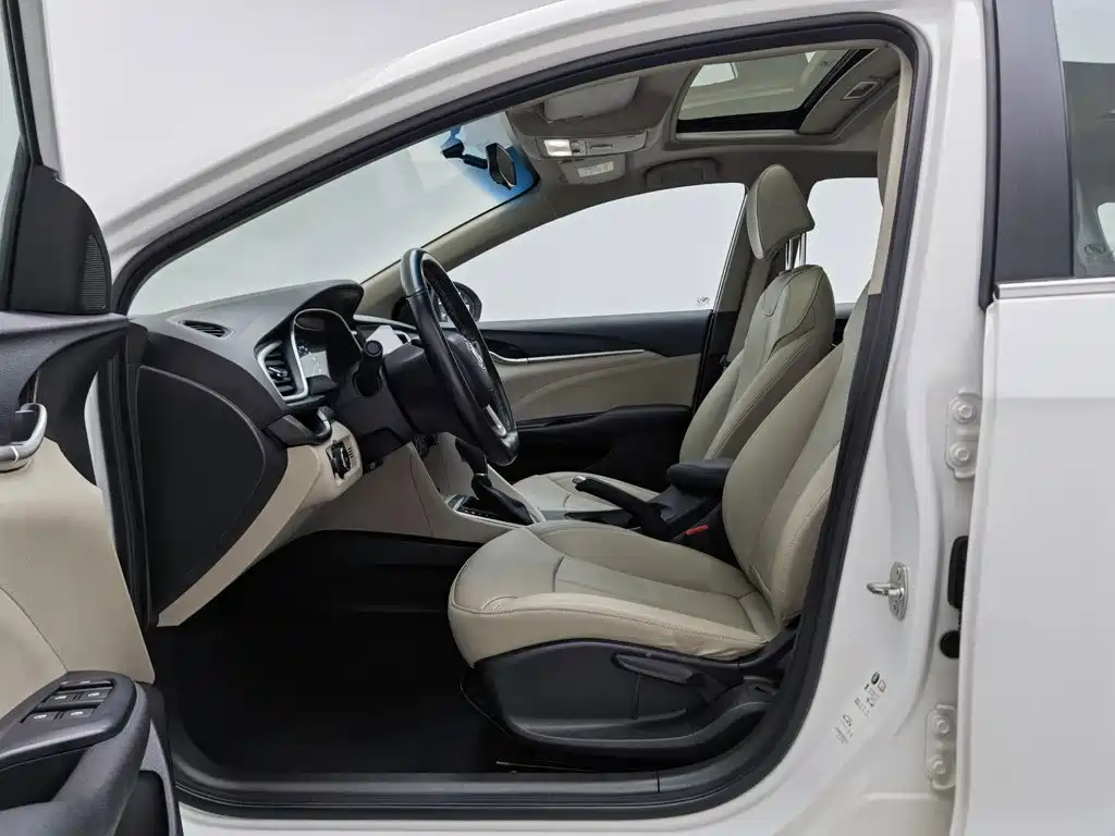 Buick Excelle 2018 — фото 10