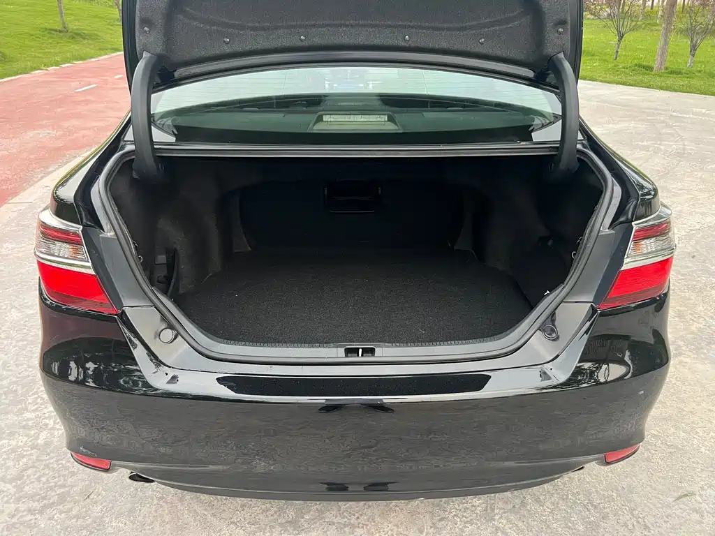 Toyota Camry 2015 — фото 19