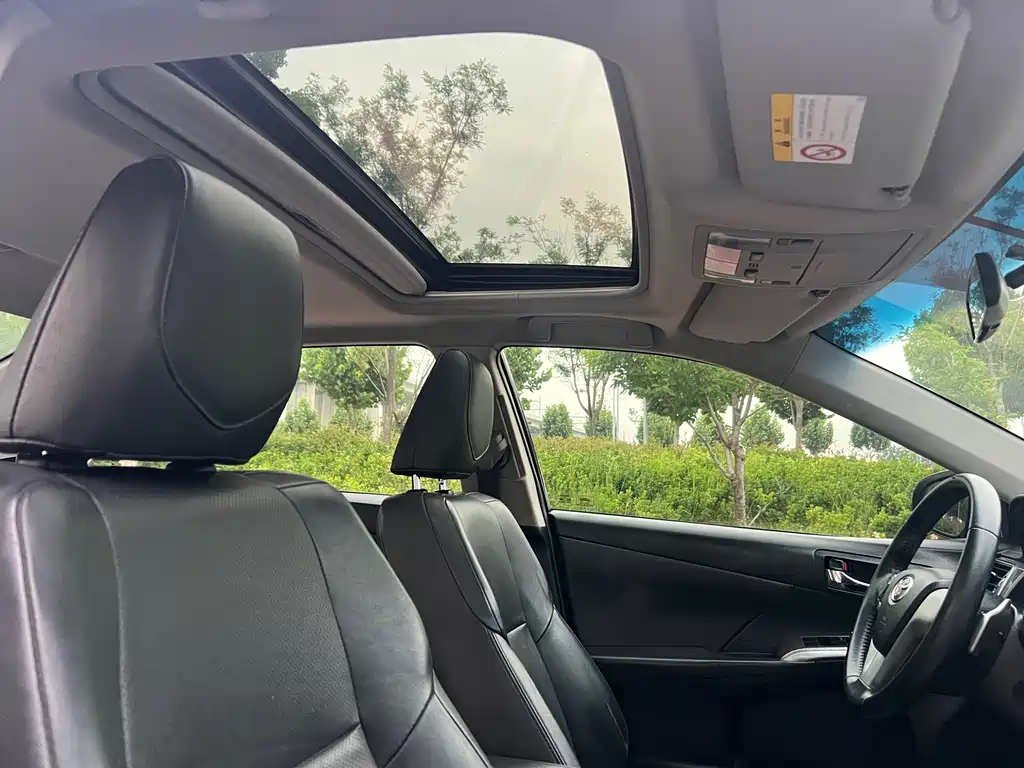Toyota Camry 2015 — фото 16