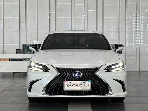 Lexus ES 2022