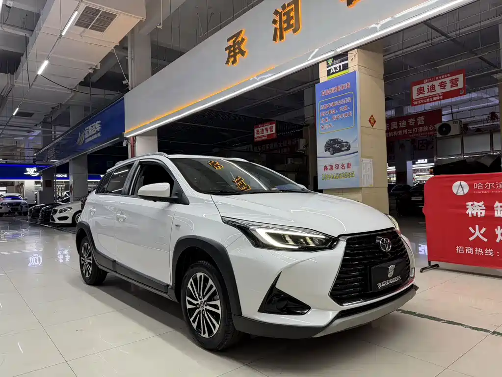 Toyota Yaris L 2022 — фото 2