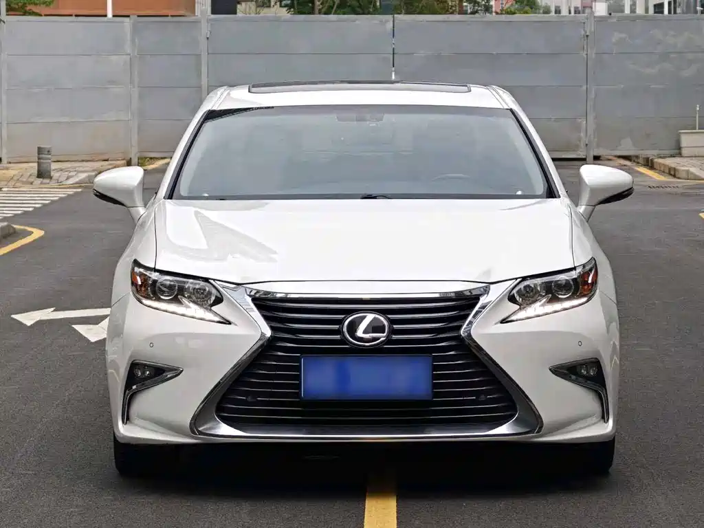 Lexus ES 2017 — фото 2
